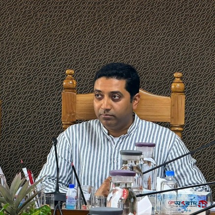 ১ কোটি ৭ লাখ প্রাথমিক শিক্ষার্থীর জন্য পোশাক ও জুতা বিতরণে সরকারের মহাপরিকল্পনা: প্রতিমন্ত্রী ববি হাজ্জাজ